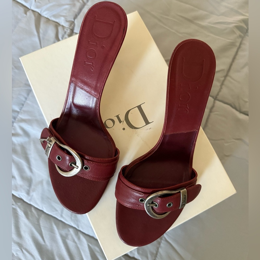 Vintage Christian Dior kitten heels mules in burgundy by John Galliano. Size 39